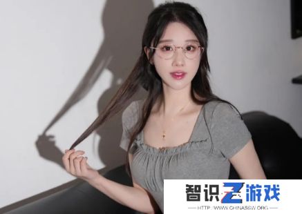 轩子巨2兔晒美照，因棕色内搭被质疑没穿，本人回应：有穿，爱信不信