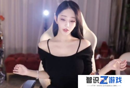 女主播吃烧烤遭醉汉骚扰，一群人当面议论其身材，称以后出门得裹严实点