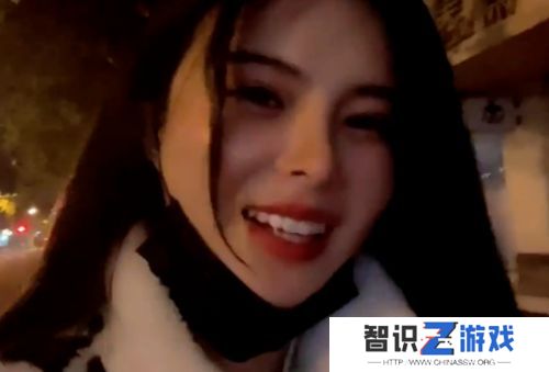 女主播吃烧烤遭醉汉骚扰，一群人当面议论其身材，称以后出门得裹严实点