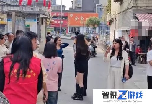发型师晓华遭同行抵制，嘲讽她长得像农村大妈，直言她让行业倒退10年
