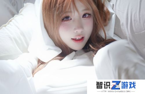 美女Coser被曝是福利姬，直播否认网友质疑，称只是年少无知拍过几组**