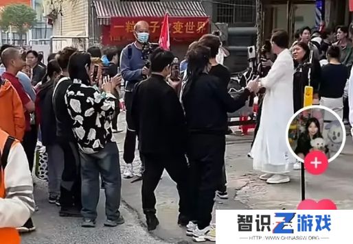 发型师晓华遭同行抵制，嘲讽她长得像农村大妈，直言她让行业倒退10年