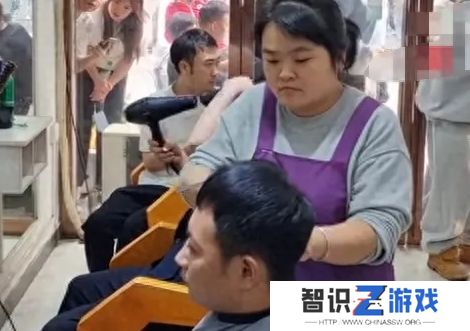 发型师晓华遭同行抵制，嘲讽她长得像农村大妈，直言她让行业倒退10年
