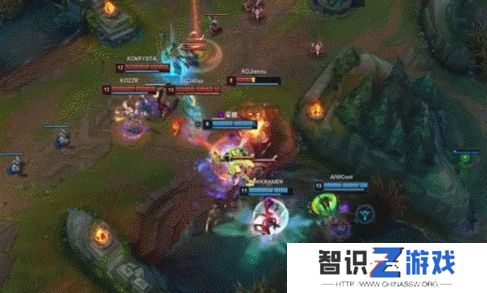 他曾是国服第一中单，如今被嘲讽是老头杯最菜，气得队友直接怒砸键盘