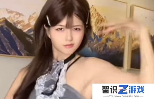 美女解说转型做C边主播，称打游戏不如跳舞赚得多，被曝多处整型引热议