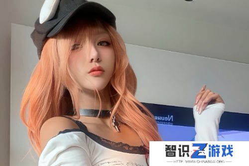美女Coser被曝是福利姬，直播否认网友质疑，称只是年少无知拍过几组**