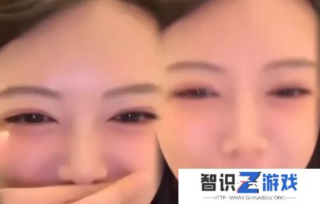 骆歆开直播连麦，不料却连到绿毛龟，吓得直接秒挂，网友：他是吕德华的人