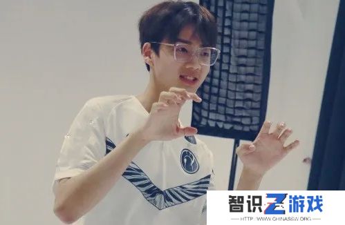 LPL乐言夸赞周淑怡漂亮，Rita也很美丽，但最喜欢余霜，只因她才艺最多