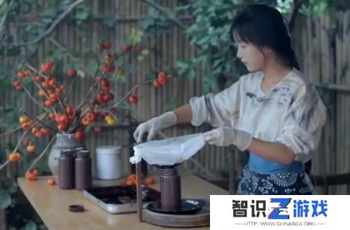 李子柒因学习漆艺浑身过敏，作品失败曾崩溃痛哭，专研精神获央视力挺
