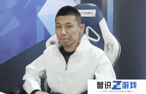 旭旭宝宝锐评《王者荣耀》，称游戏是很火，但大主播没几个，还不如DNF