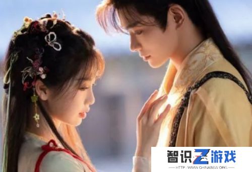 《永夜星河》主角吻戏遭删减引众怒，剧组被迫放出告白拥吻镜头，网热炸锅了