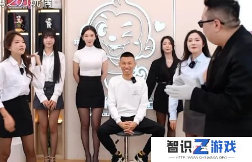 旭旭宝宝直播给女员工洗脚，旁边大斌子羡慕不已欲上手，网友：让他来！