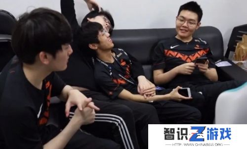 Faker直播复盘世界赛，369成最大倒霉蛋，过往言论引不满，运营背大锅