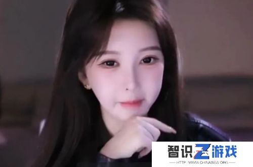 南妹儿直播卖惨哭诉，称直播赚不到钱，连电费都交不起，打算转平台了