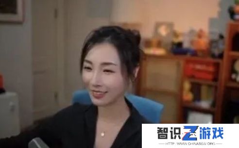 女流受邀回清华母校演讲，现场讲述毕业转型史，称选对职业非常重要