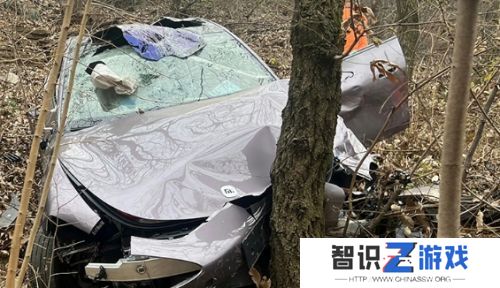 小米SU7提车一月坠崖报废，车内人员平安无事，雷军又一次封神