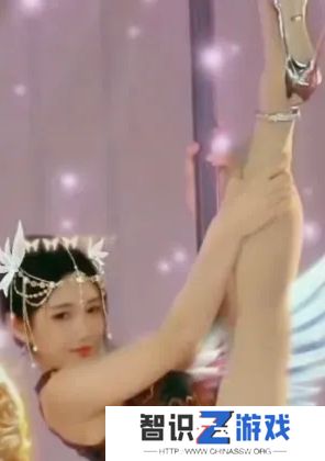 蓝战非连麦某牙女主播，直播间大秀舞蹈，甚至有倒立一字马，太有活了