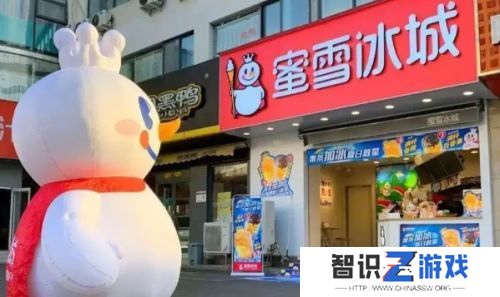 蜜雪冰城突然宣布涨价，4元的柠檬水或将成为回忆，打工人闻讯已吓哭