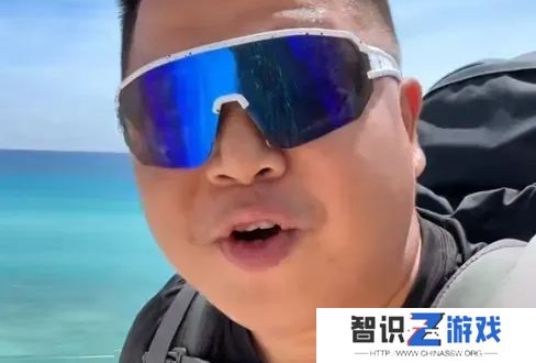 蓝战非连麦某牙女主播，直播间大秀舞蹈，甚至有倒立一字马，太有活了