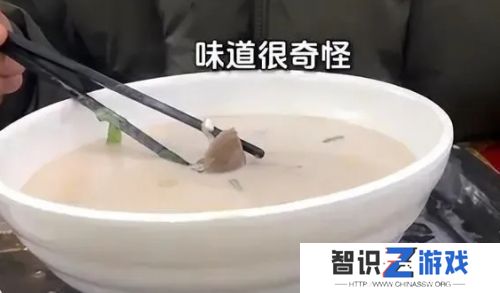 打假网红B太质疑菏泽羊肉汤“太白”，喝完当晚就进医院，本地人不淡定了