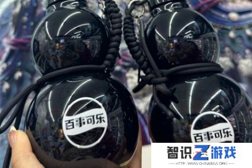 玩家晒《黑神话悟空》联名可乐，手持小号黑色葫芦，网友直呼太羡慕