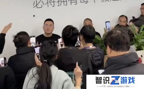 极越CEO上月还请车主吃海底捞，下月就原地解散，被员工围堵要求赔偿