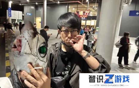《黑神话悟空》杨奇已回到中国，被玩家催开工，回应：别啊还没歇呢