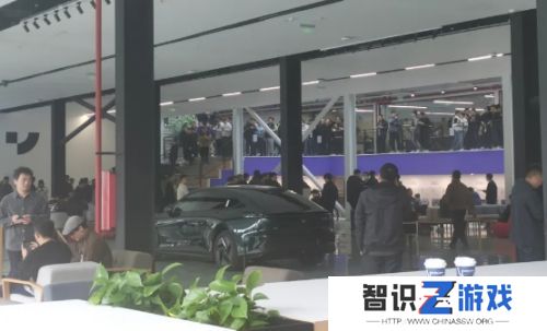 极越CEO上月还请车主吃海底捞，下月就原地解散，被员工围堵要求赔偿