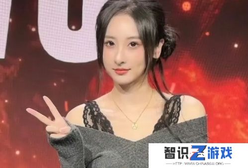 LPL女解说被曝已换赛道，直播间穿红衣吊带跳舞，网友：难道被解雇了