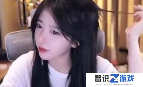 呆妹儿自曝吃药多年，至今仍精神恍惚，直言当主播不容易，网友表示心疼