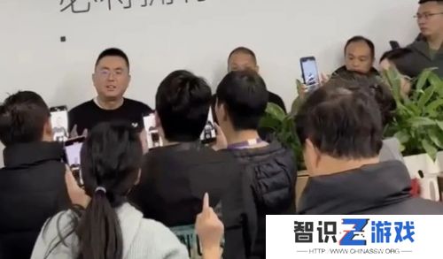 极越女主播直播突然得知失业，当场破防痛哭，公司没有做任何解释