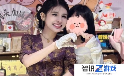 狗头萝莉穿包臀裙卖饼，称这样让金主很满意，网友：金主真的太懂了