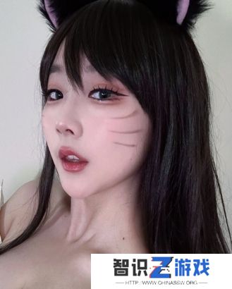LPL美女解说开启付费模式，充钱越多服务越好，甚至能1v1连线视频