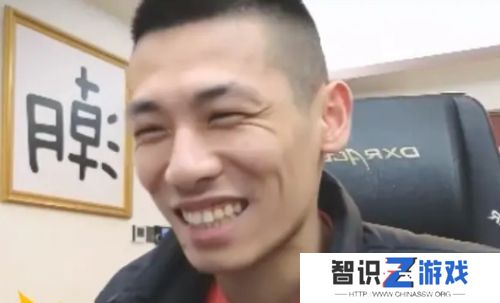 旭旭宝宝直播送手机，被带节奏质疑有“黑幕”，回应称脑子不好没办法