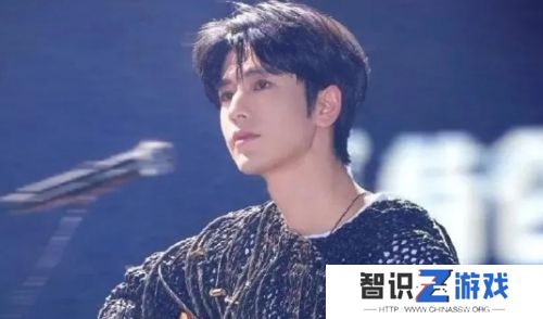 重大舞台事故：王一博跨年夜50米高空安全绳没扣上，惊险一幕引热议