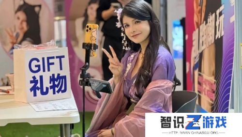 狗头萝莉喜获粉丝送礼，穿紫色古风装表达感谢，身材太好令人羡慕