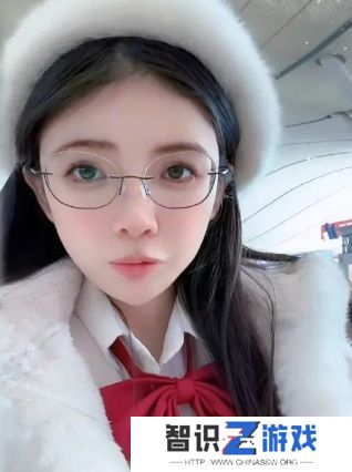 狗头萝莉更换卖饼地点，称要坐11个小时硬座，网友：高铁不坐卖惨
