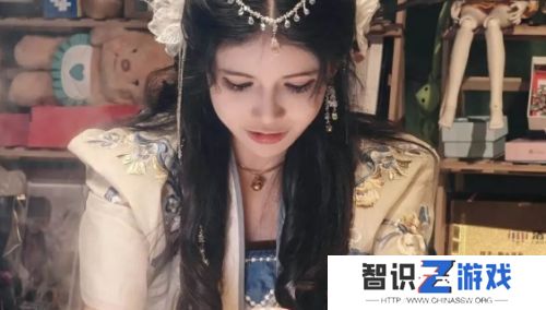 狗头萝莉穿古风裙卖饼，完美身材展露无遗，已计划给粉丝抽新年礼物