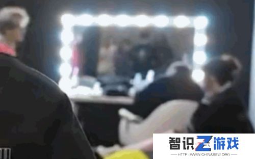 骆歆与前男友手牵手参加综艺，举止亲密，后台互动频繁，疑似复合