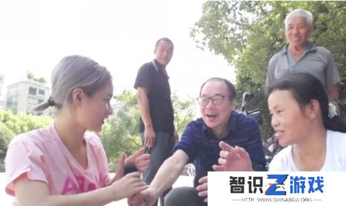女主播冬天光脚直播，称自己月收入仅2000，网友：还不如进厂打螺丝