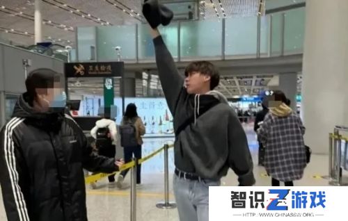封杀2年，李易峰高调复出引热议，竟还要开世界巡回演唱会