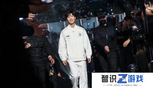 TheShy怒斥黑粉，回应不打排位原因，称上单打排位没用，大乱斗更好玩