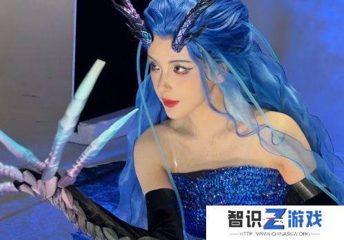 LPL女主持Rita扮演龙王敖闰，妆造还原太吸睛，想和她做个交易吗？
